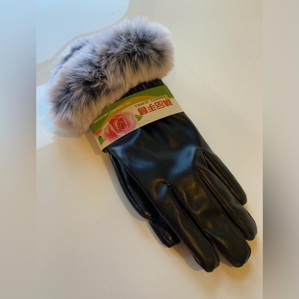 BLACK GLOVES with fur
